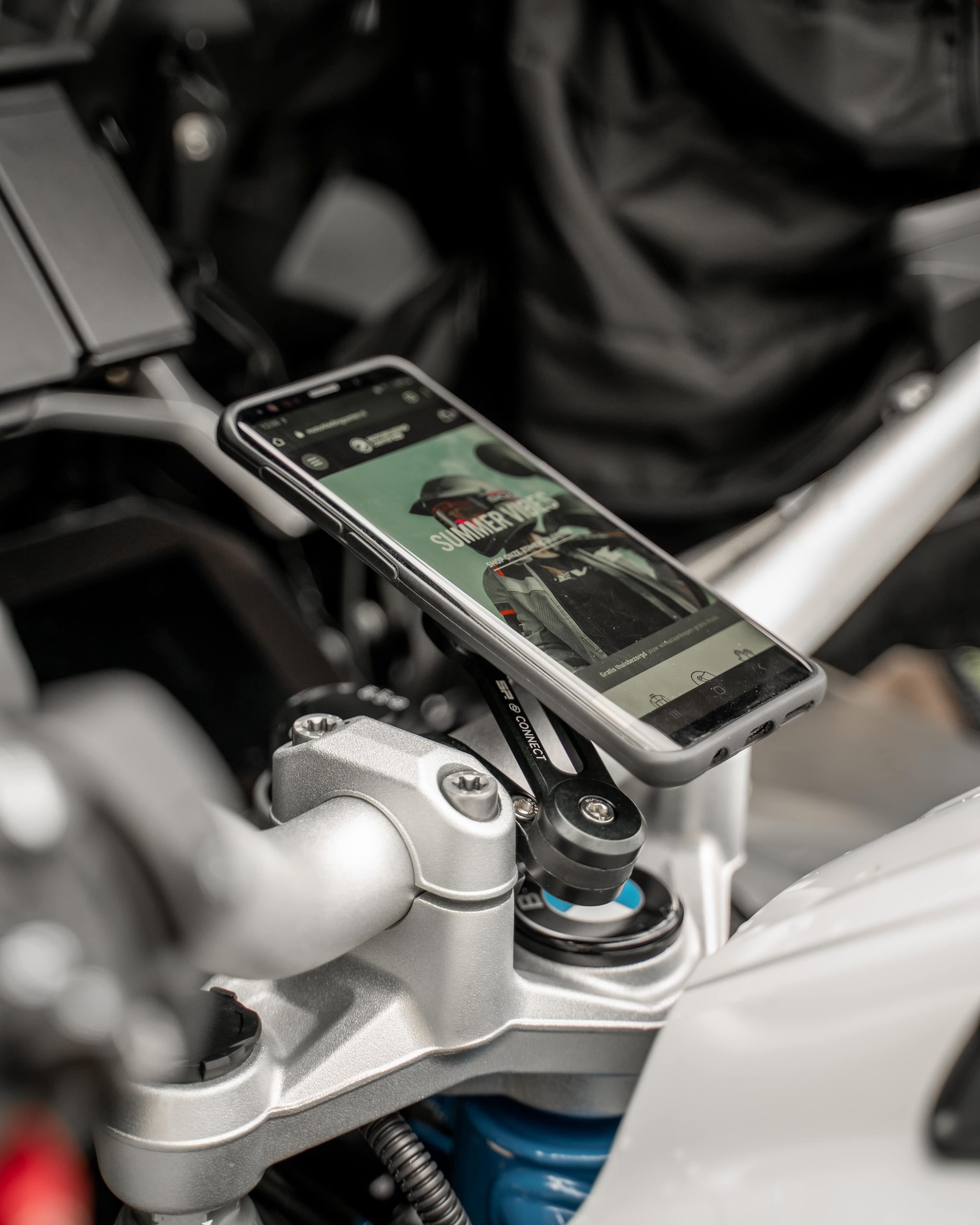genoeg vorst Geruïneerd Navigeren op de motor: telefoonhouders & navigatiesystemen - MKC Moto