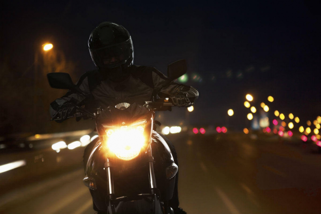 Veilig motorrijden in het donker